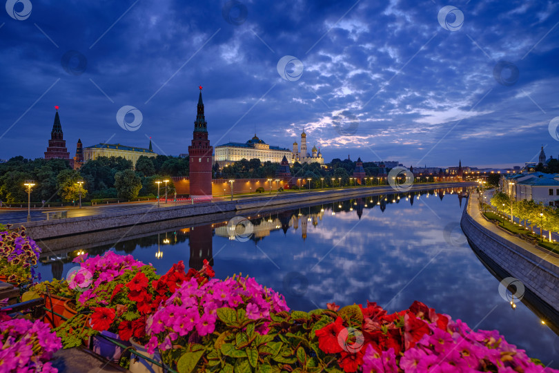 Скачать Московский Кремль на рассвете. фотосток Ozero