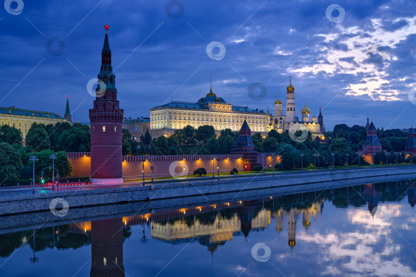 Скачать Московский Кремль на рассвете. фотосток Ozero