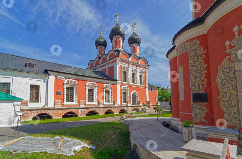 Скачать Кафедральный собор в православном монастыре. Москва. фотосток Ozero