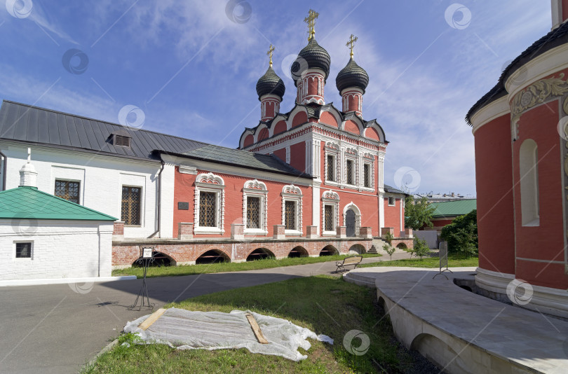 Скачать Кафедральный собор в православном монастыре. Москва. фотосток Ozero