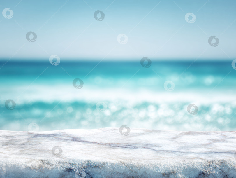 Скачать Безмятежный прибрежный пейзаж с чистой поверхностью из белого камня и кристально чистыми волнами фотосток Ozero