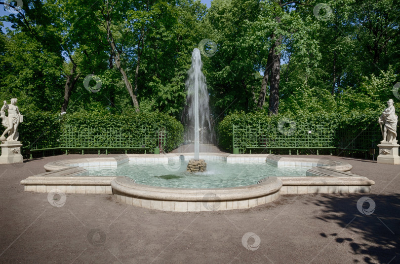 Скачать Восьмиугольный фонтан  фотосток Ozero