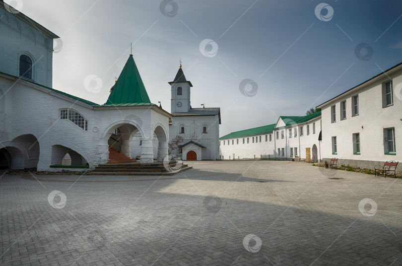 Скачать Внутренний двор в Троицкой части фотосток Ozero