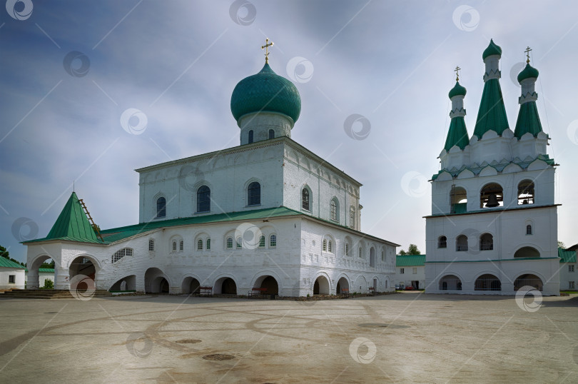 Скачать Кафедральный собор Святой Троицы фотосток Ozero