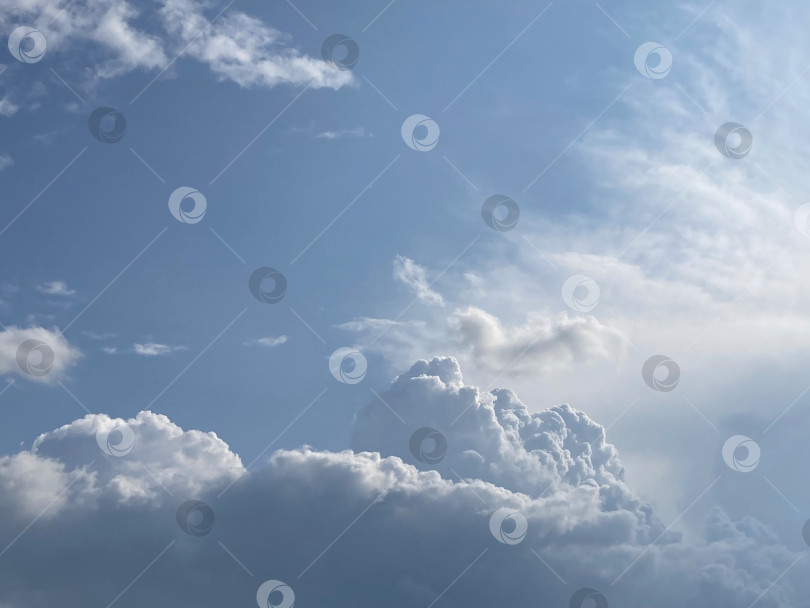 Скачать голубое небо с облаками фотосток Ozero