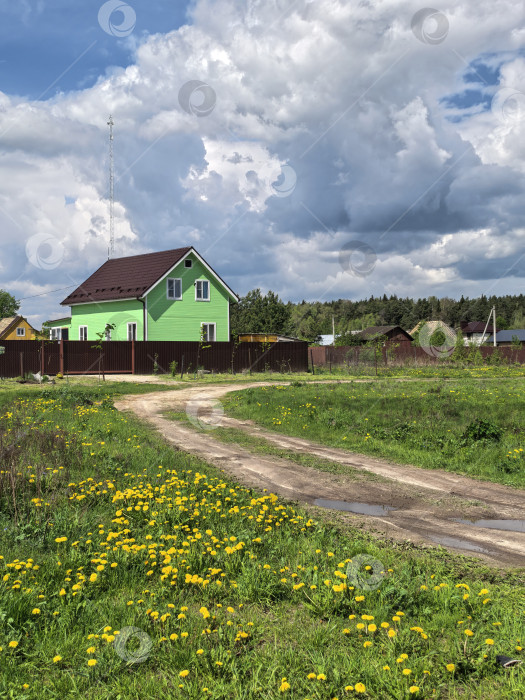 Скачать зеленый дачный домик летним днём фотосток Ozero