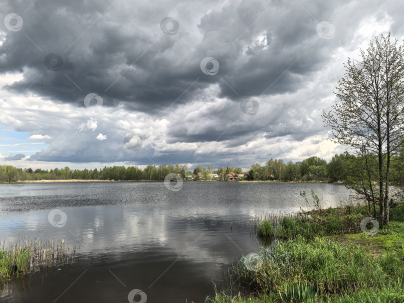 Скачать деревня на берегу озера фотосток Ozero