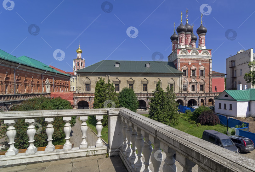 Скачать Церковь и старинные покои в православном монастыре. Москва. фотосток Ozero