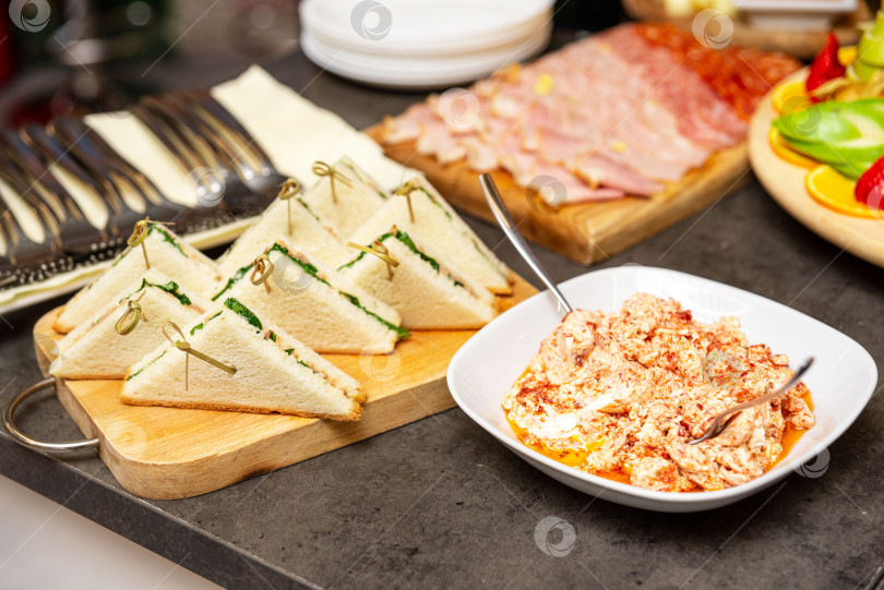 Скачать Организация питания с сэндвичами и спредами. фотосток Ozero