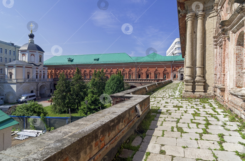 Скачать Церковь и старинные покои в православном монастыре. Москва. фотосток Ozero