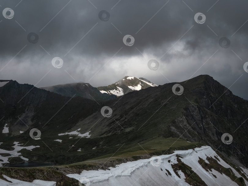 Скачать Мрачные горы. Мрачная атмосфера, Алтай фотосток Ozero