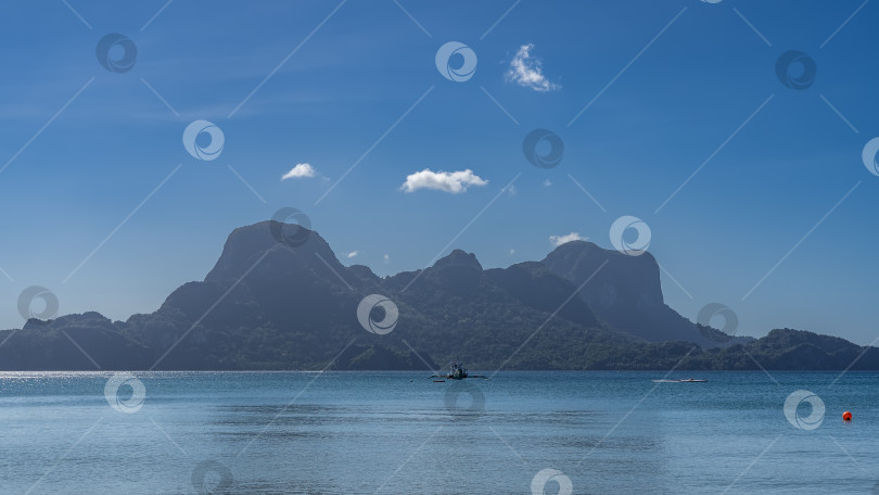 Скачать Прекрасный морской пейзаж. Солнечный день. фотосток Ozero