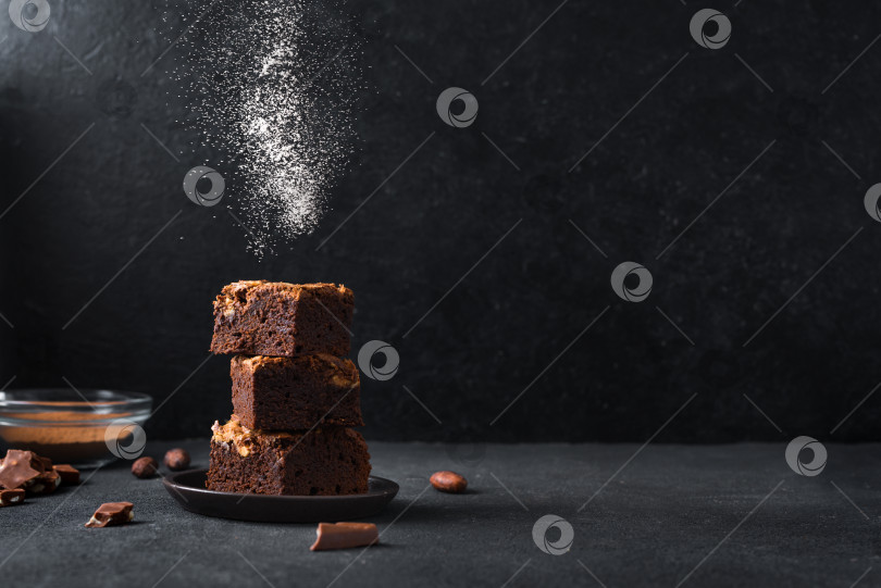 Скачать Десерт с шоколадным брауни фотосток Ozero
