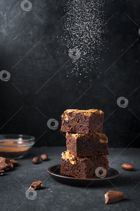Скачать Десерт с шоколадным брауни фотосток Ozero