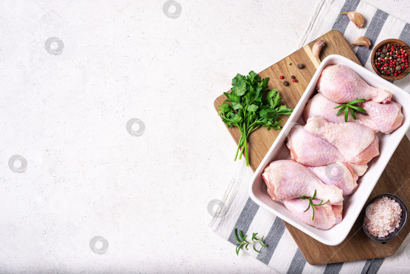 Скачать Сырые куриные ножки фотосток Ozero