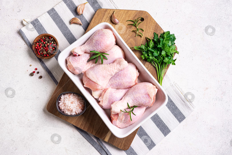 Скачать Сырые куриные ножки фотосток Ozero