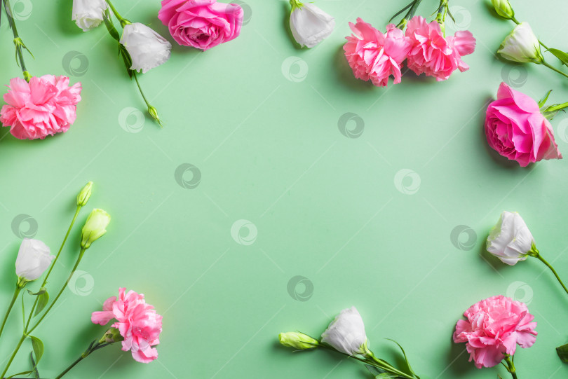 Скачать Фон в рамке из розовых и белых цветов фотосток Ozero