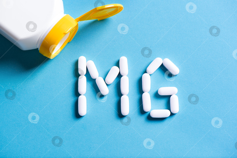 Скачать Mineral pill capsule Magnesium Mg фотосток Ozero