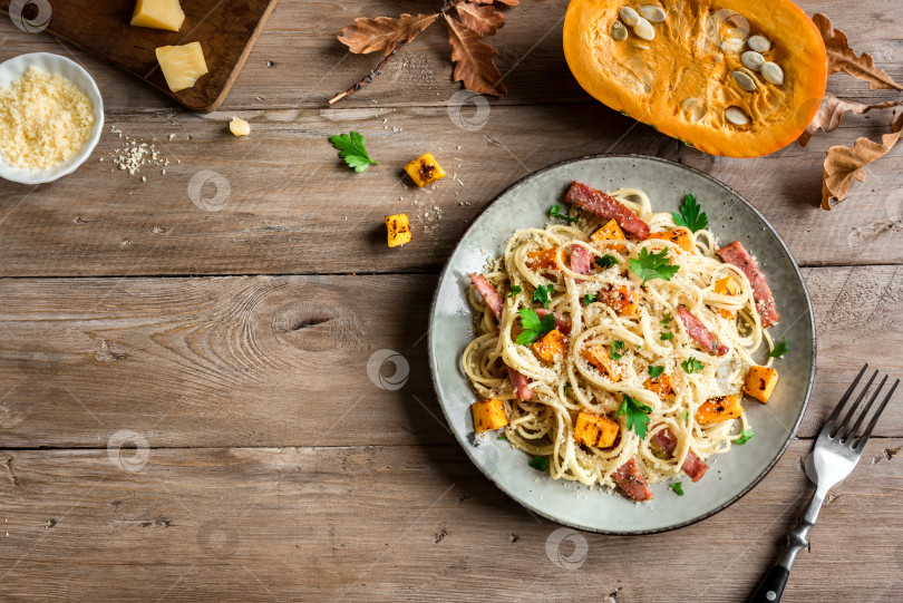 Скачать Pumpkin and Bacon Pasta фотосток Ozero