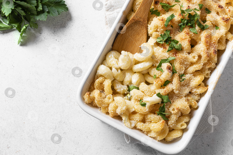 Скачать Макароны с сыром и панировочными сухарями фотосток Ozero