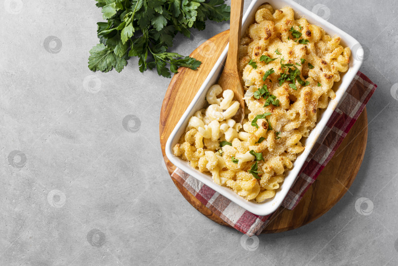 Скачать Макароны с сыром и панировочными сухарями фотосток Ozero