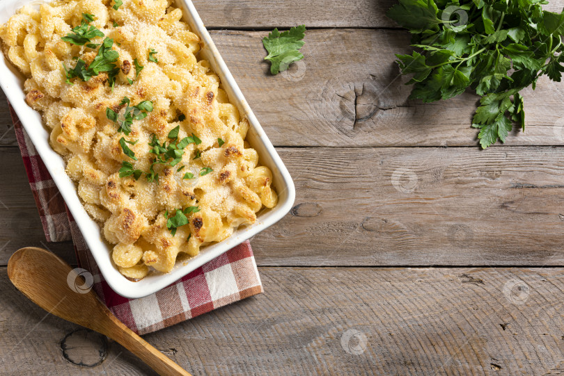 Скачать Макароны с сыром и панировочными сухарями фотосток Ozero