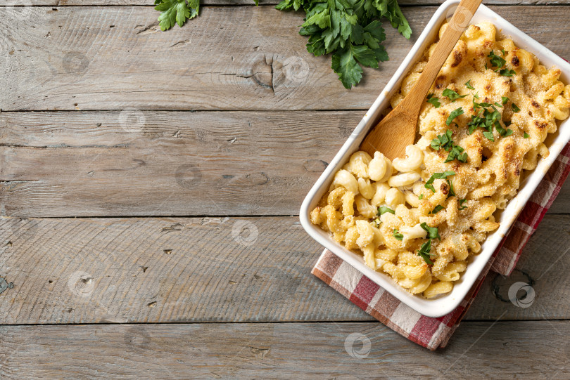 Скачать Макароны с сыром и панировочными сухарями фотосток Ozero