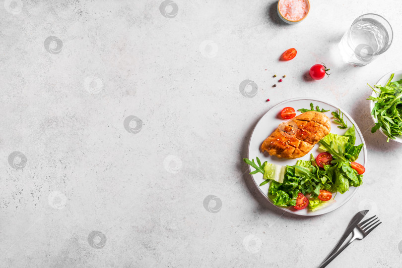 Скачать Салат из курицы фотосток Ozero