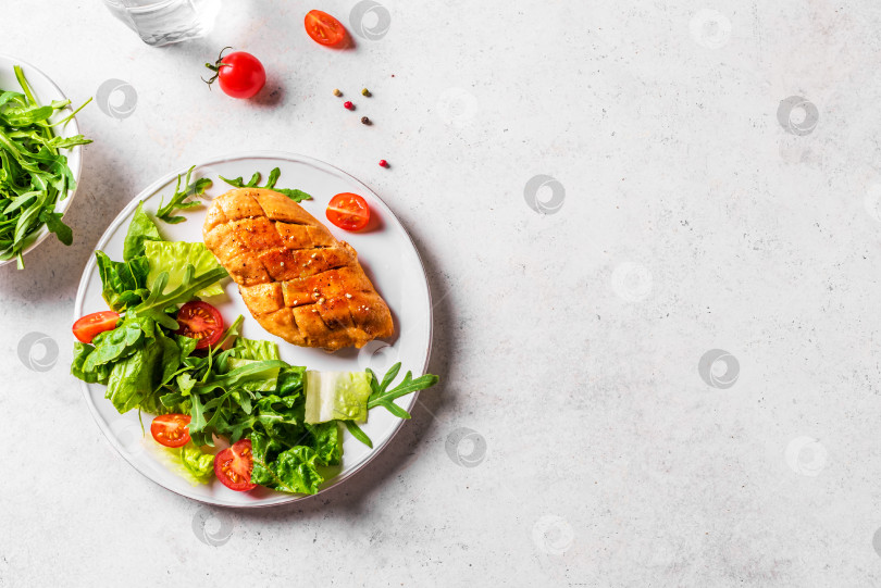 Скачать Салат из курицы фотосток Ozero