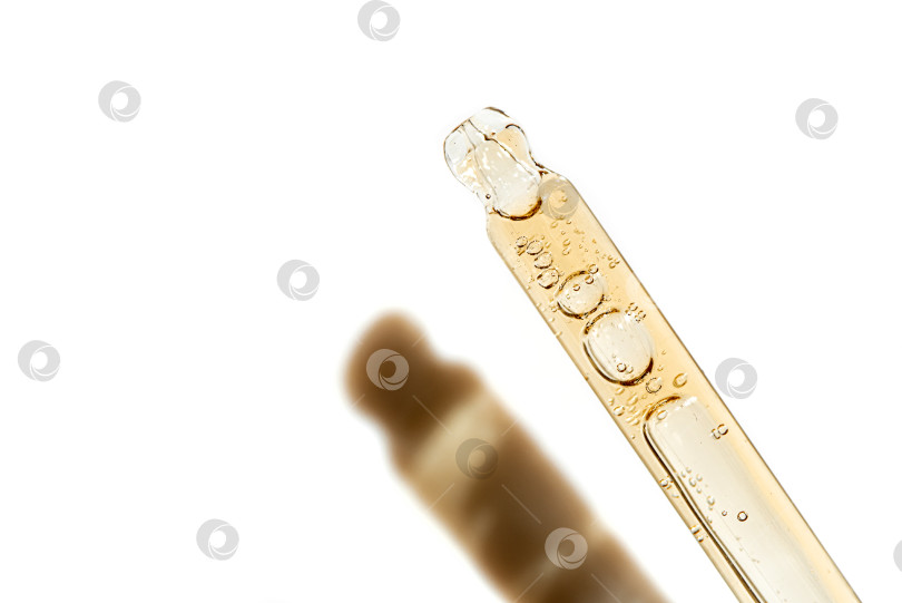 Скачать Витаминное масло Golden bubble или сыворотка с ретинолом фотосток Ozero