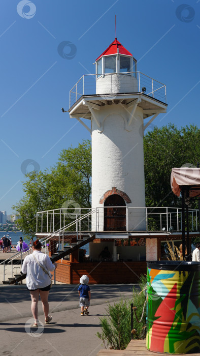 Скачать Маяк в парке фотосток Ozero