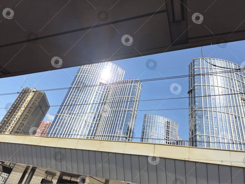 Скачать Россия, город Москва, станция Аминьевская, метро, август 2025 года, вид из окна поезда фотосток Ozero