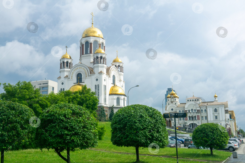 Скачать Кафедральный собор в честь храма-на-Крови в Екатеринбурге фотосток Ozero