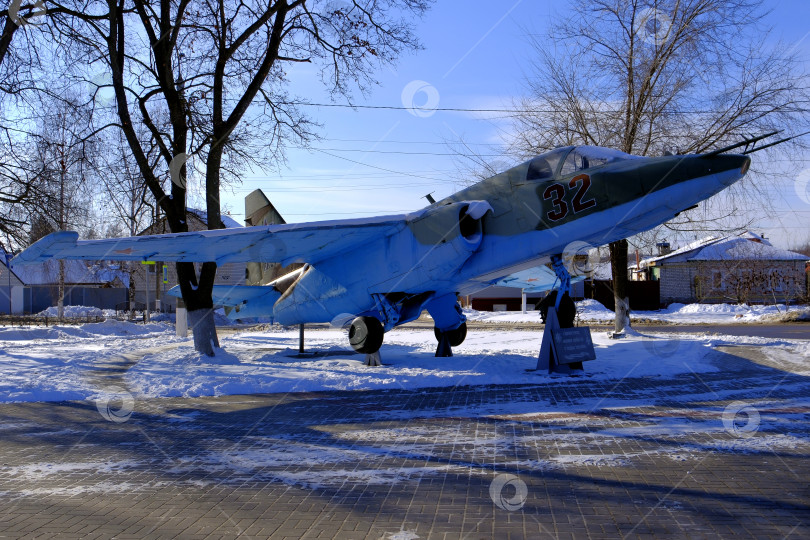 Скачать Военный самолет Су 25 установленный в сквере города Борисоглебск фотосток Ozero