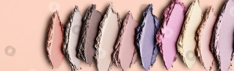 Скачать Мазки теней для век различных цветов и текстур для любителей макияжа фотосток Ozero