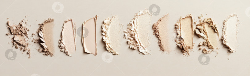 Скачать Жидкие косметические текстуры с нанесенным хайлайтером и тональным кремом фотосток Ozero