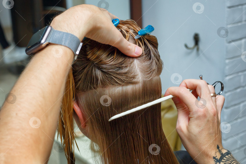 Скачать стрижка волос в парикмахерской. фотосток Ozero