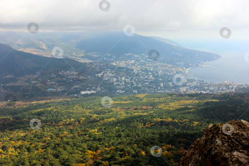 Скачать Вид с горы Ай-Петри в Крыму фотосток Ozero