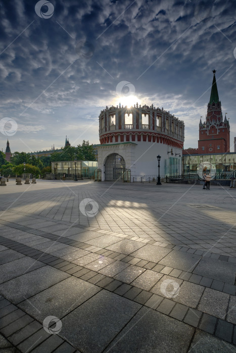 Скачать Москва. Кутафья и Троицкая башни Московского Кремля. фотосток Ozero