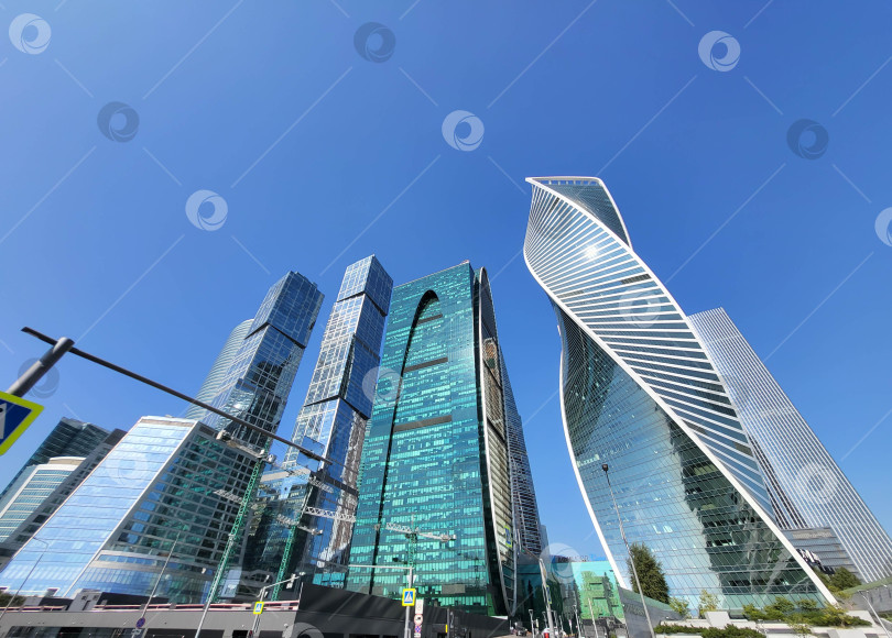 Скачать Москва, Россия 09:10 2024 Деловой комплекс Empire Tower в Москве, 60-этажный небоскреб на Пресненской набережной, Москва-Сити фотосток Ozero