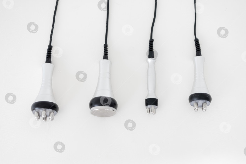 Скачать Аппаратная косметология. Красота и омоложение. Аппарат для косметологических процедур. массаж тела и лица. манипуляции фотосток Ozero