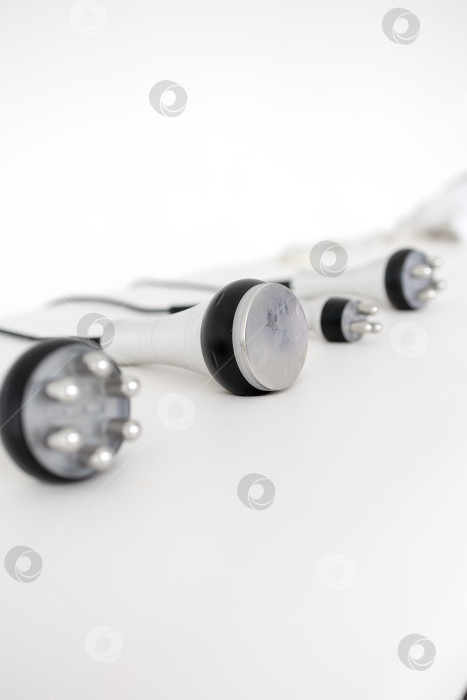 Скачать Аппаратная косметология. Красота и омоложение. Аппарат для косметологических процедур. массаж тела и лица. манипуляции фотосток Ozero