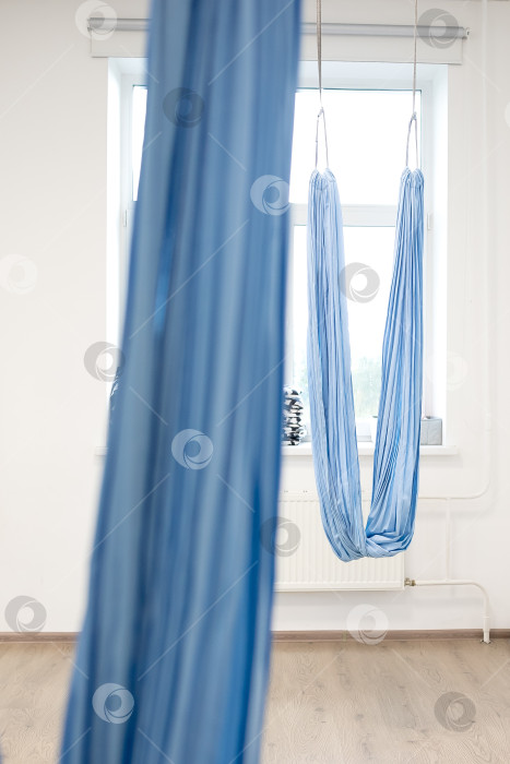 Скачать синие полотна для воздушной гимнастики фотосток Ozero