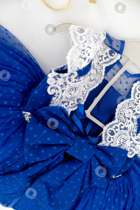 Скачать Голубое Детское Платье На Белом Фоне С Украшениями фотосток Ozero