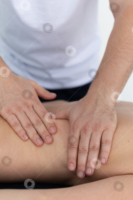 Скачать расслабляющий массаж и коррекция фигуры, лимфодренаж, мануальные и эстетические процедуры, ручной массаж живота в спа-салоне фотосток Ozero