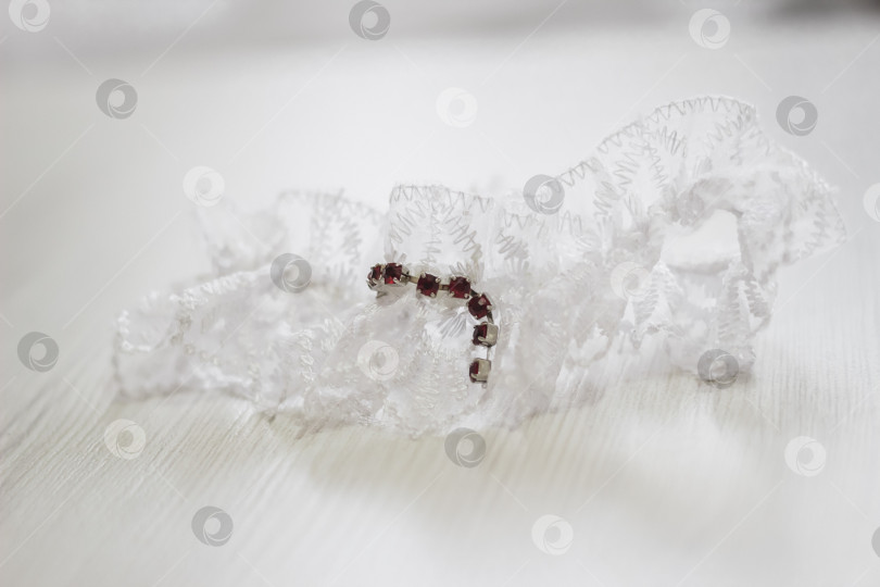 Скачать подвязка на ногах невесты фотосток Ozero