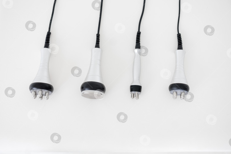 Скачать Аппаратная косметология. Красота и омоложение. Аппарат для косметологических процедур. массаж тела и лица. манипуляции фотосток Ozero