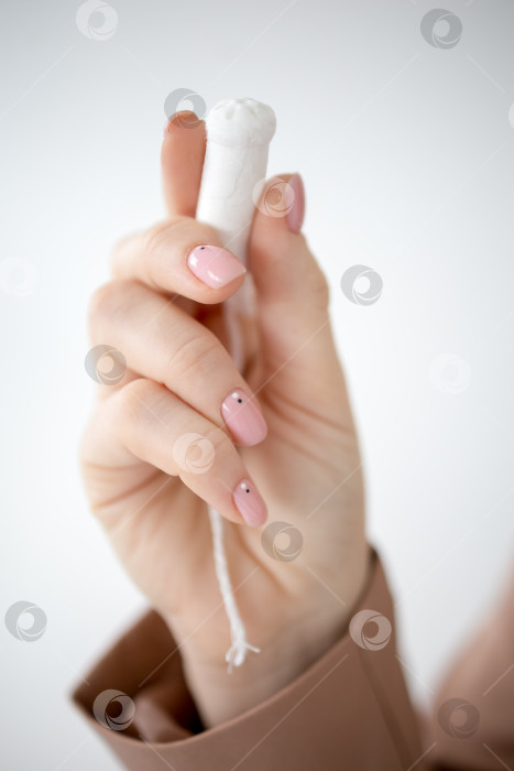 Скачать Ручной тампон на белом фоне фотосток Ozero