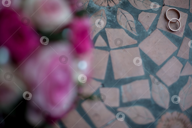 Скачать обручальные кольца. место для надписи. расположение фотосток Ozero