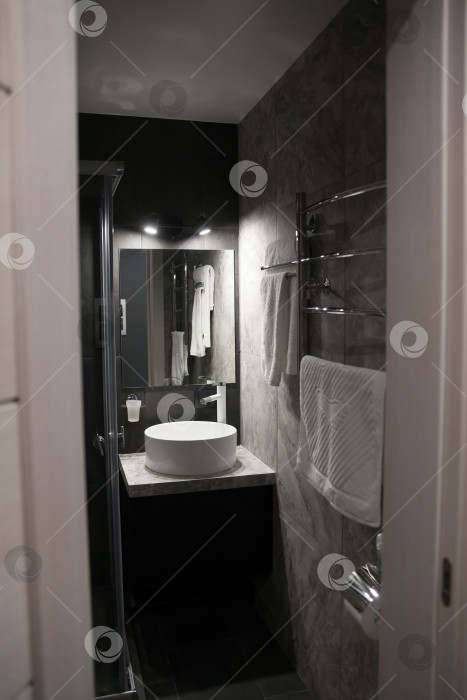 Скачать Душевая комната в стиле лофт. домашняя ванная комната фотосток Ozero